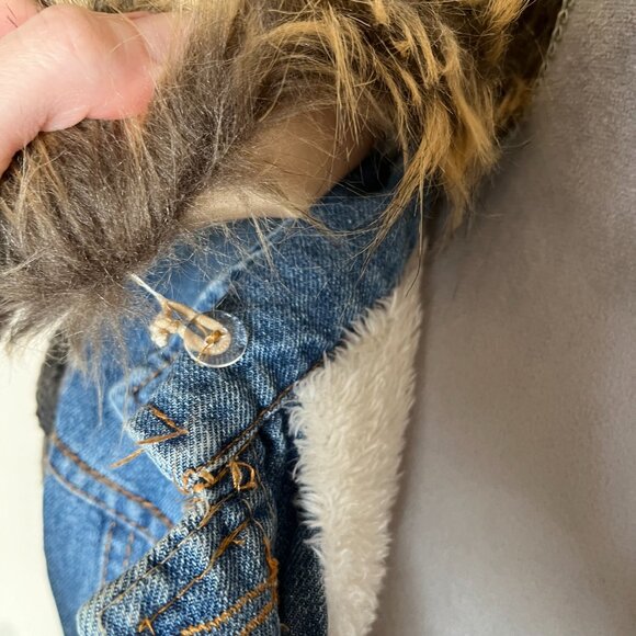 Jean Jacket with Faux Fur Collar and Sweater Knit Sleeves Size Medium Western M - Picture 5 of 11